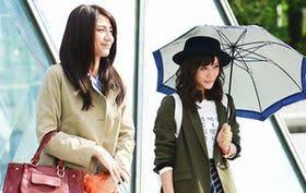 激かわ ディアシスター 石原さとみのカジュアル系小悪魔ファッション 美咲ドラマ衣装 naver まとめ fashion poses umbrella