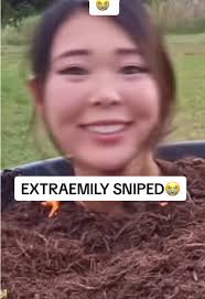 Throwback to Iconic twitch moment of @extra emily in a plant before Mizkif  snipes her with a water balloon😭😭 #extraemily #mizkif #otk #tbt  #twitchemote #plants