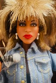 Grace, the Barbie: My dream come true 🤣💄 This is HYSTERICAL to me (and  also quite creepy. Peep the hand with the lipgloss.) I'm going to make the  4 p.m. team into