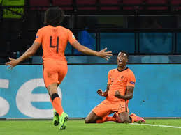 Denzel dumfries's style of play. Denzel Dumfries Gives Dutch Dramatic 3 2 Win Over Ukraine Football News Times Of India