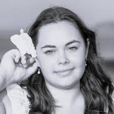 Ellen Lippert's Instagram, Twitter & Facebook