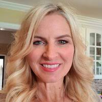 April Lowry (@AprilMLowry1)