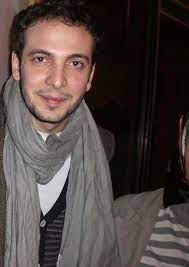 8 sezen oyuncu zeynep koçak ile birliktelik yaşamış ancak 2015 yılında ayrılmışlardır. Oguzhan Koc Saclari Dokulunce Protez Sac Yaptirdi Son Dakika Magazin Haberleri