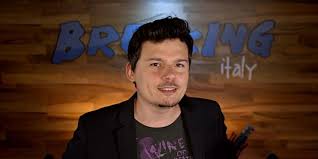 Share your videos with friends, family, and the world L Approfondimento Formato Youtube Panorama