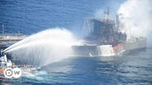 Das teilte die marine des inselstaats am mittwoch der dpa mit, nachdem man damit. Supertanker Vor Sri Lanka Brennt Wieder Aktuell Asien Dw 07 09 2020