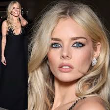 Samara Weaving looked stunning whilst attending the Valentino Haute Couture  Spring/Summer 24' fashion show in Paris. Makeup by Benjamin Puckey and hair  by Issac Poleon 🖤 @samweaving @maisonvalentino @benjaminpuckey  @issacvpoleon #samaraweaving ...