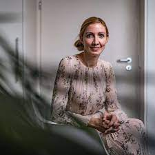 Aktuell leitet die in goslar geborene. Podcast Mit Christian Drosten Sandra Ciesek Die Virusjagerin Aus Frankfurt Frankfurt