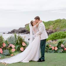Over the last 30 days, wedding resorts in hawaii have been available starting from $152, though prices have typically been closer to $305. A Tropical Wedding In Hawaii With A Surprise Family Only Elopement