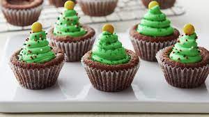 Pillsbury sugar cookie dough and other baking cabinet staples make them all impossibly easy. Pillsbury Shape Christmas Tree Sugar Cookie Dough Pillsbury Com