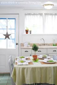 Or perhaps you have a special centerpiece or. Simple Table Setting Ideas For Everyday Only Set The Table For The Pieces That Your A Proper Silverware Setting Follows One Simple Rule No Matter How Formal Or Relaxed The Event