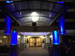 With extremely low daily rates, this is a cheap dtw parking option with the convenience of being able to leave your car in the. Entrance To The Hotel Bild Von Holiday Inn Express Detroit Birmingham Tripadvisor