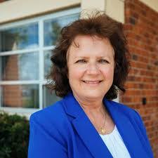 Diana Reaume's Instagram, Twitter & Facebook