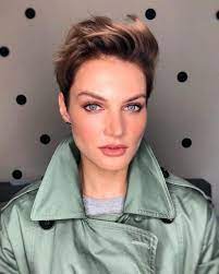 50 Fashionable Short Hairstyles For Square Faces Cheeky Locks Square Face Short Hair Square Face Hairstyles Short Hair Styles