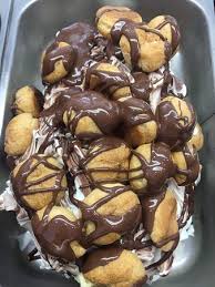 Gaýnama hamyrdan (заварное тесто) kiçi topjagaşlar şeklinde, içi köplenç süýji gaýnadylan krem bilen do. Profiterol Picture Of Gelateria Dolci Passioni Loutraki Tripadvisor