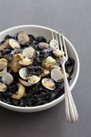 Tagliatelles A L Encre De Seiche Coques Et Petits Artichauts Tagliatelles Idee Recette Recettes De Cuisine