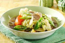 Nggak perlu jago masak kalau mau masak tumis kembang kol bumbu polos ini, karena resepnya simple sekali. Resep Cah Kembang Kol Bakso Ikan Enak Ini Bikin Kita Seketika Jago Masak Semua Halaman Sajian Sedap