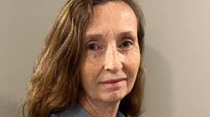 Melinda Hahn's Instagram, Twitter & Facebook