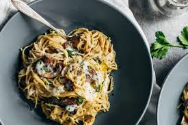 Spaghetti Aux Champignons Sauce Cremeuse A L Ail Spaghetti Recipes Homemade Spaghetti Food