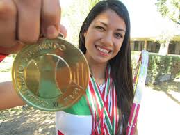 Campeona de frontón confronta a su acosador