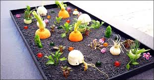 Wuttisak Wuttiamporn L Art De Dresser Et Presenter Une Assiette Comme Un Chef De La Gastronomie Http V Art Et Cuisine Entree Gastronomique Gastronomie