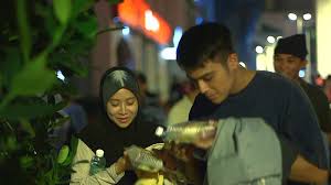 Faiq dan delisha, pasangan suami isteri yang satu kepala. Yang Anda Perlu Tahu Tentang Drama Halalkan Hati Yang Ku Curi Sensasi Selebriti