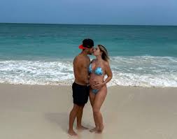 Em outubro, zé felipe e virgínia anunciaram que estavam esperando o primeiro filho do casal. Virginia Fonseca Posa Com Ze Felipe Em Cancun So Noticias