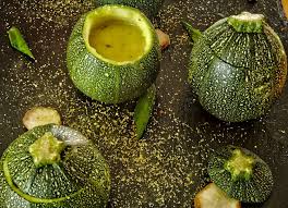 Vegane Zucchinisuppe Mit Topinambur Und Kokosmilch Rezept Topinambur Zucchini Zucchinicremesuppe