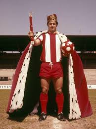 Der stürmer des fc bayern stellt einen lange als unerreichbar geltenden rekord von gerd müller ein. Gerd Muller Bayern Munich The Prince Beyond The Last Man