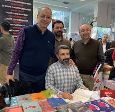 Av Guven Sagban On Twitter Ankara Kitap Fuarinin Son Gunu Birbirinden Degerli Yazarlar Ve Eserlerini Bulabilirsiniz Mustafa Onsel In Imza Gunu Kirmizi Kedi De Gezerken Tesadufen Amiral Cihat Yayci Ve Kirmizi Kedi Yayinevi Sahibi
