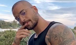 Maluma Talks About The Real Life Romance That Inspired His Admv Music Video In 2020 Pop Star Reggaeton Mtv Videos