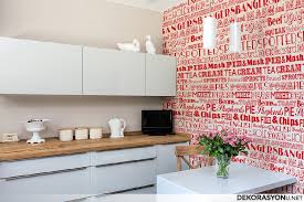 Mutfak için duvar kağıdı seçimi yaparken öncelikle internet üzerinde ki en yeni modelleri incelemeniz gerekir. Yazili Mutfak Duvar Kagidi Ev Dekorasyonu