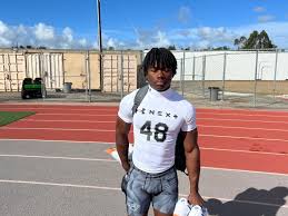 Niles Davis, Chaminade