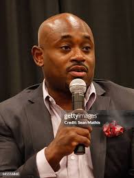 14 Photos & High Res Pictures