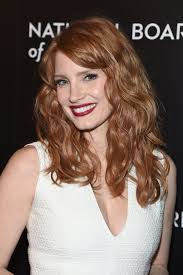 Sarah Hyland S Shimmery Shadow Is The Perfect Shade For Hazel Eyes Ginger Hair Red Hair Ginger Hair Color