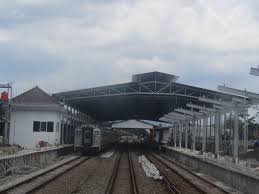 Kebakaran yang melanda pasar terbesar di gombong itu terjadi setelah subuh tadi. Stasiun Gombong Wikipedia Bahasa Indonesia Ensiklopedia Bebas