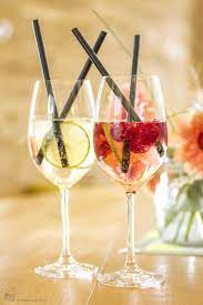 Der lillet berry ist sehr einfach in der zubereitung. Lillet Tonic Wild Berry Lillet Berry Cocktails Mit Sekt Lillet Rezepte