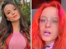 Much like her character, manoela is a brazilian celebrity who excels at social media. Larissa Manoela Pinta Os Cabelos De Laranja E Rosa Enlouqueci Quem Quem News