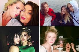 Riley spent the first few years of her life in the village of drumbeg near belfast before moving to england. Alec Baldwin Co Eine Schrecklich Schone Familie Gala De
