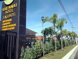 Agad na isinasalin ng libreng serbisyo ng google ang mga salita, parirala, at web page sa mahigit 100 pang wika mula sa english. Di Tepi Jalan Raya Trans Sumatra Picture Of Hotel Sere Nauli Laguboti Tripadvisor