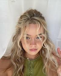 Ava Zech (avaelizabethz)