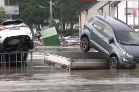W wyniku powodzi w niemczech zginęły co najmniej 33 osoby. Oymly4zyugerem