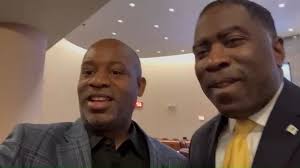 Everyone ❤️ small business! @sbacil Omari Prince caught up with Illinois  @repevans33 at Mayor Johnson’s budget address. Leader Evans reiterated his  support for Chicago small businesses and the small ...