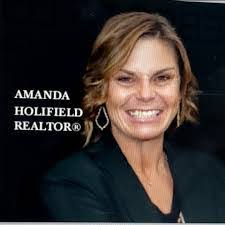 Mandy Holifield's Instagram, Twitter & Facebook