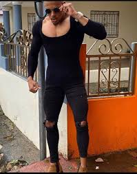 Benito antonio martínez ocasio (born march 10, 1994), known by his stage name bad bunny, is a puerto rican rapper, singer, and songwriter. Rompiendo El Bajo On Twitter Tainy Tira Una De Bad Bunny Luny Mirando La Compu