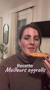 Toujours dans mon livre de recette perso, je vous partage les meilleures  versions de eggrolls maison! Avec la tempête annoncée demain, pourquoi pas  faire un samedi popotte! En plus, ils se congèlent ...