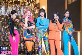 Gfriend has returned with their third full album, 回:walpurgis night. Photo Behind Photos Of Gfriend Gfriend Log ì¬ìì¹êµ¬ Facebook