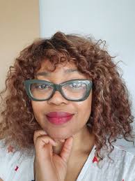 FROM THE UK 🇬🇧 🇬🇧🇬🇧🇬🇧🇬🇧🇬🇧🇬🇧 I was soooo sceptical about this  Wig... I thought (still think it's one of those you either love or  hate...no in betweens with this one)... BUT IT'S