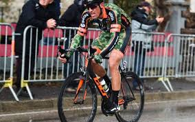 It was sponsored by the french army and all the cyclists were professional soldiers. L Equipe Cycliste De L Armee De Terre Disparait Du Peloton