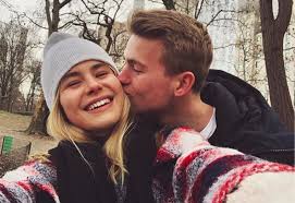 Read along and get to know interesting facts about her youth, family, studies and hobbies! Dit Is De Prachtige Vriendin Van Matthijs De Ligt Foto S Panorama