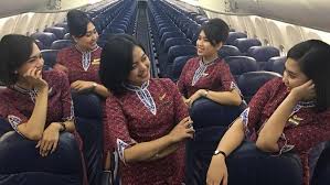 Pramugari lion air nantinya juga akan mendapatkan uang tambahan terbang di mana setiap satu jamnya akan mendapatkan sekitar rp50 ribu. Makna Di Balik Seragam Pramugari Lion Air Lifestyle Liputan6 Com